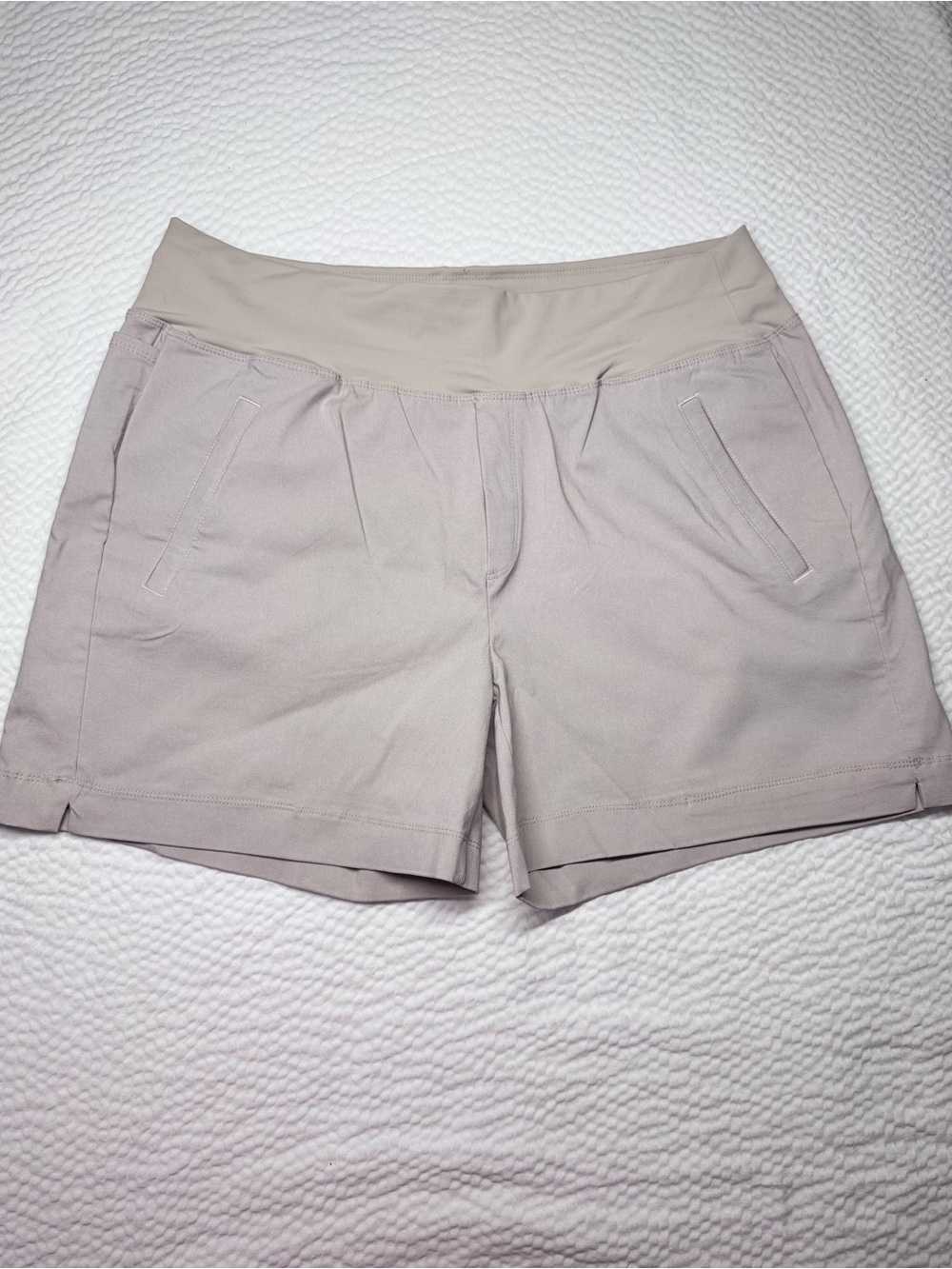 Swiss Alps Women’s Pull On Bermuda Shorts Beige Tan Size Large Activewear